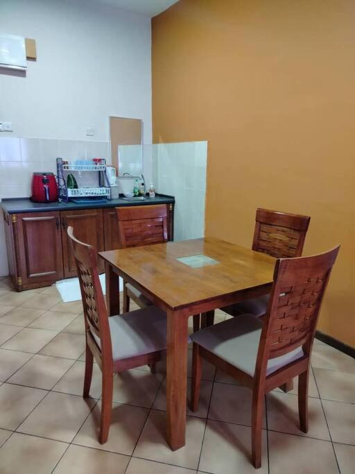 Homestay Elina - Cheap And Cosy 포트딕슨 외부 사진