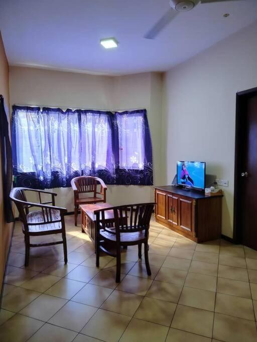 Homestay Elina - Cheap And Cosy 포트딕슨 외부 사진